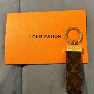 LOUIS VUITTON KEY CHAIN. BRAND NEW. NEVER USED. 100% AUTHENTIC
